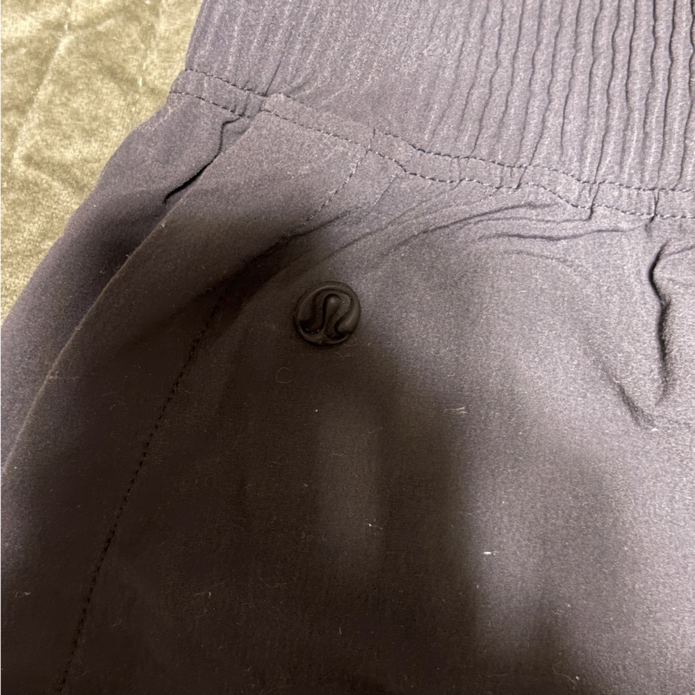 Lululemon Stretch Woven Relaxed-Fit High-Rise Short 4" - Picture 4 of 4